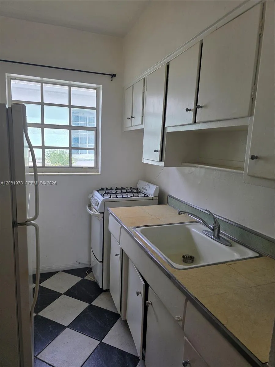 635 8th St #202 Miami Beach, FL 33139