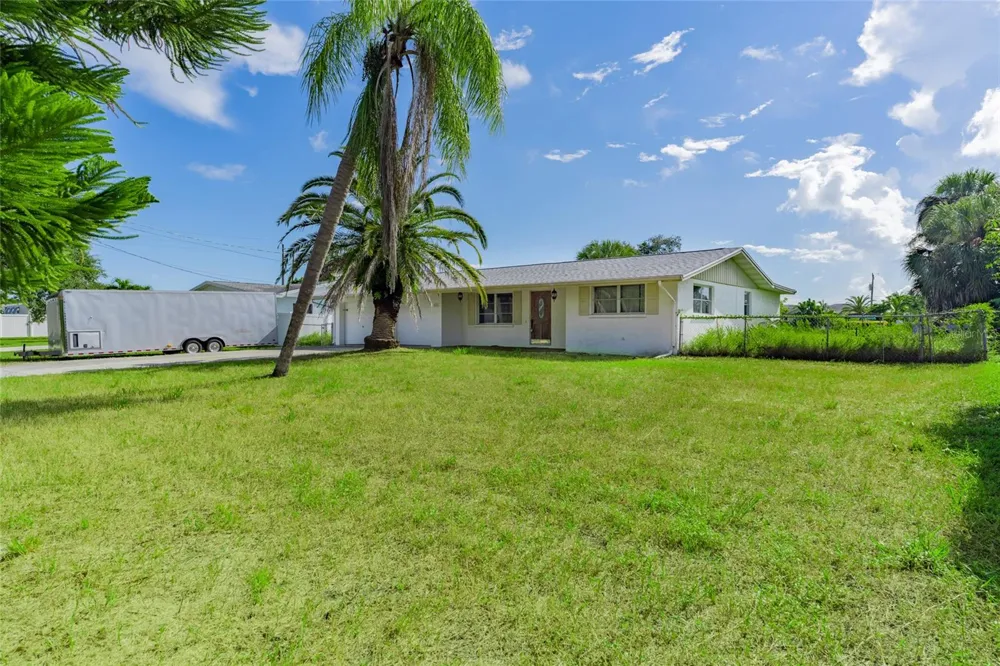 605 BARNES PARKWAY Nokomis, FL 34275