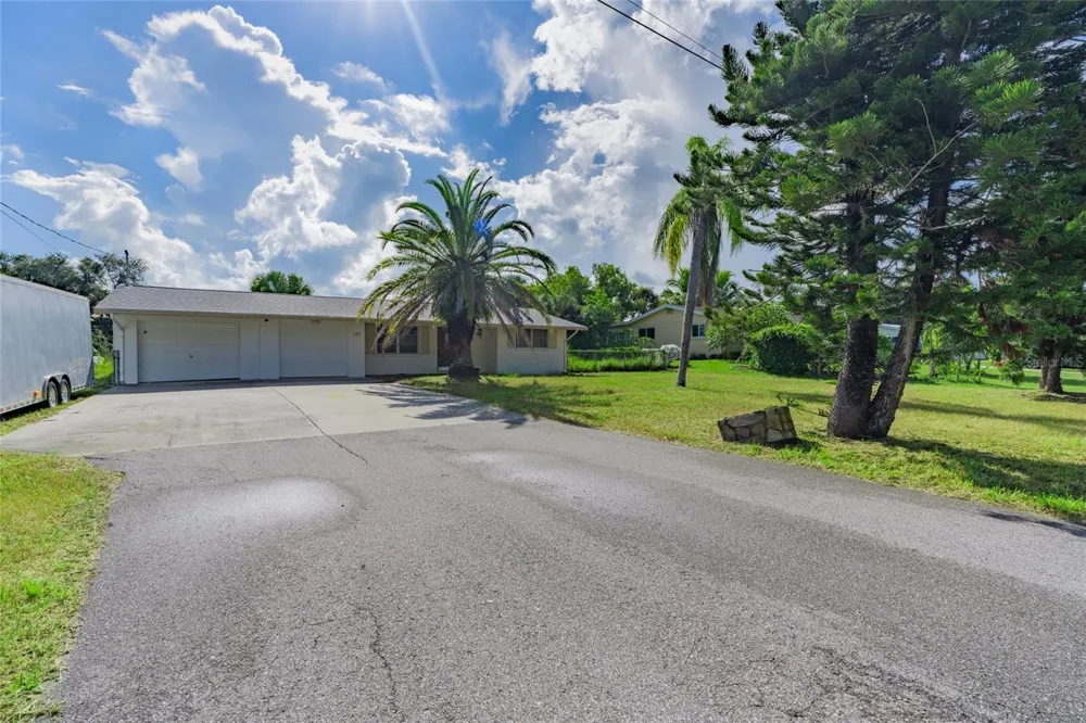 605 BARNES PARKWAY Nokomis, FL 34275