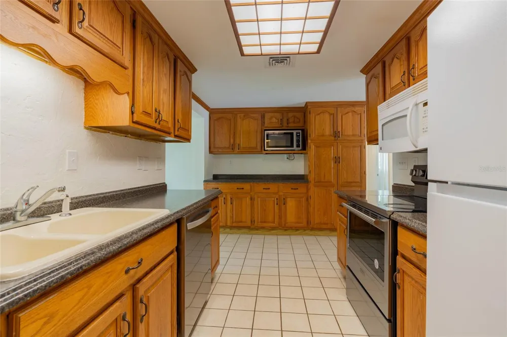 605 BARNES PARKWAY Nokomis, FL 34275
