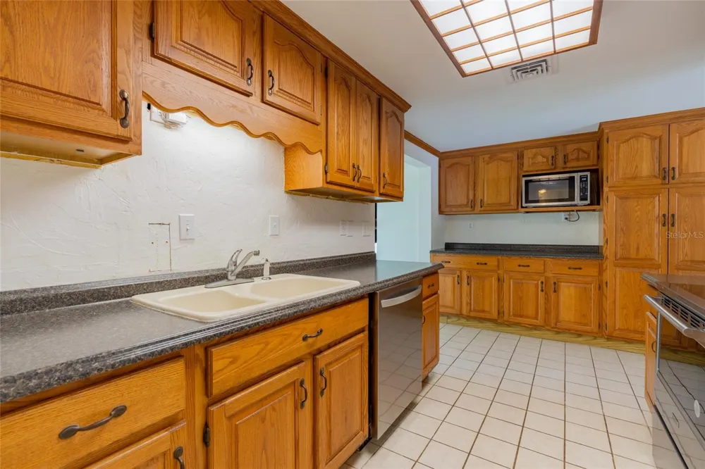 605 BARNES PARKWAY Nokomis, FL 34275
