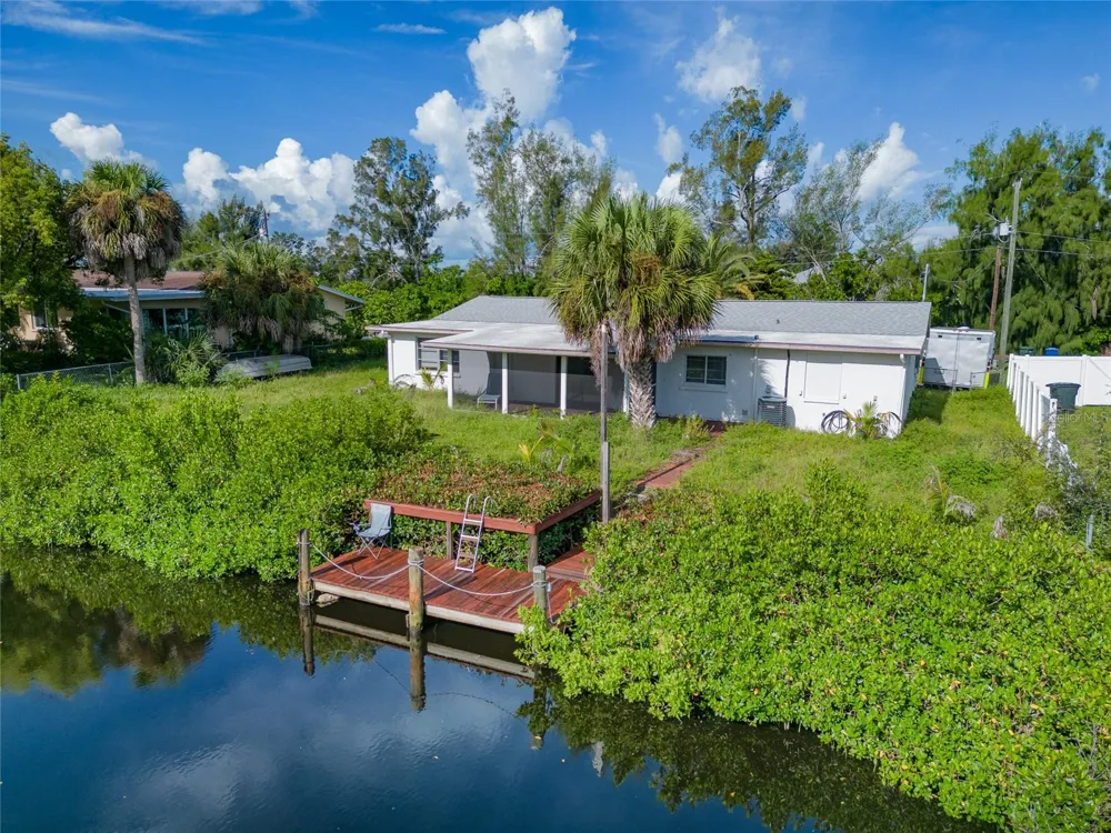 605 BARNES PARKWAY Nokomis, FL 34275