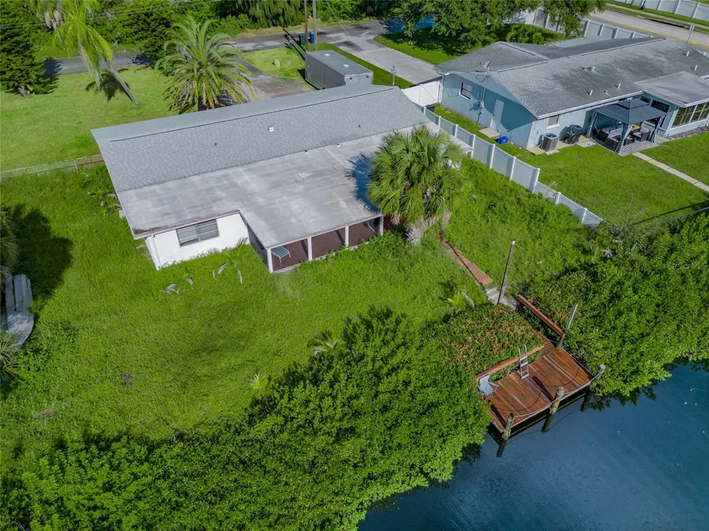 605 BARNES PARKWAY Nokomis, FL 34275