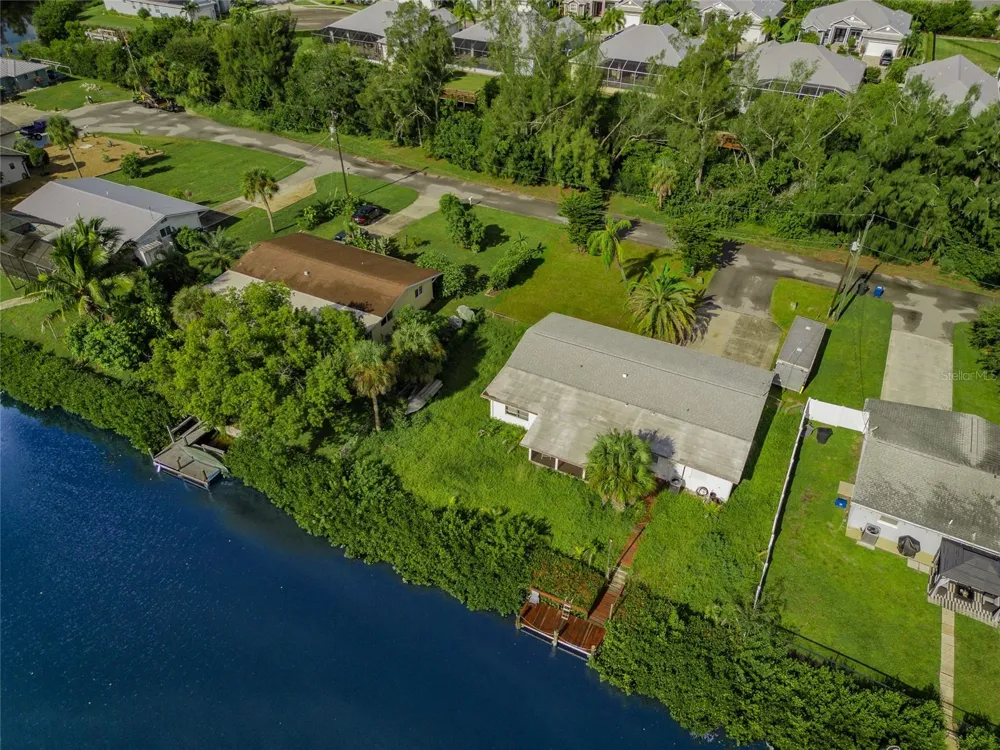605 BARNES PARKWAY Nokomis, FL 34275