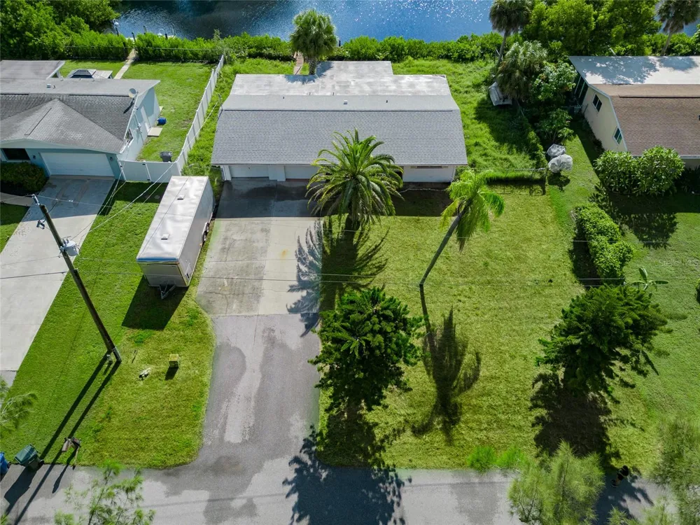 605 BARNES PARKWAY Nokomis, FL 34275