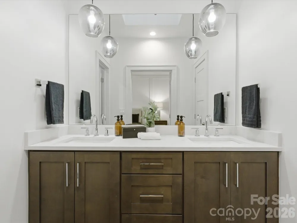 129 S Gardner Avenue Charlotte, NC 28208