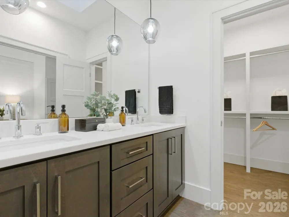 129 S Gardner Avenue Charlotte, NC 28208