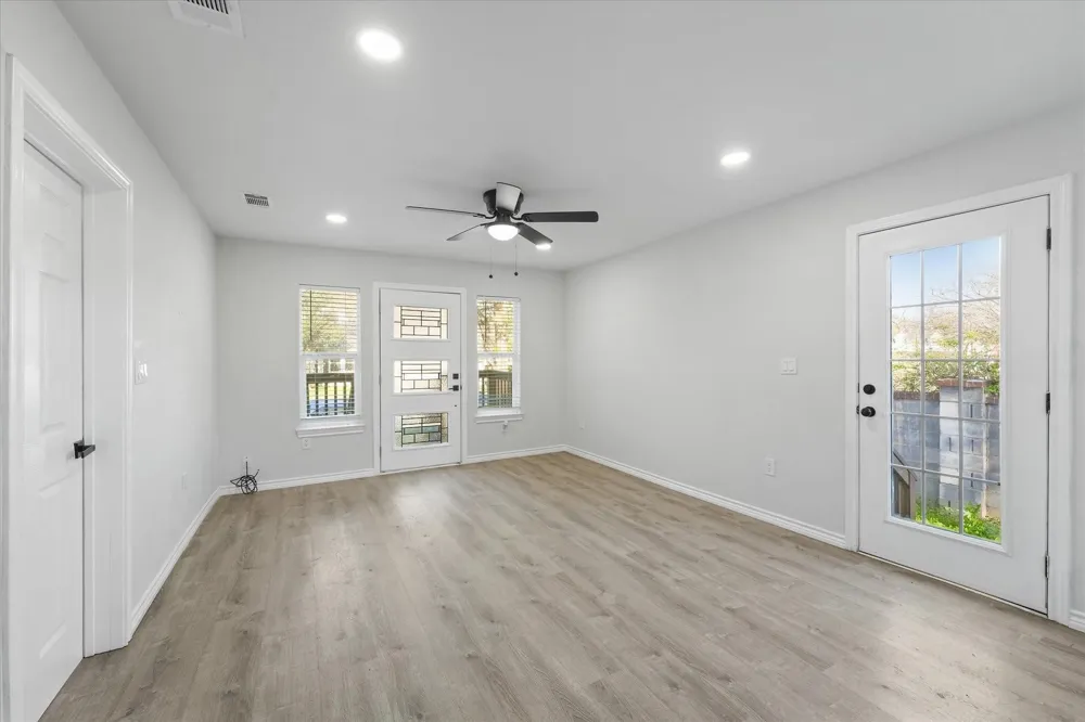 1122 S Oak Cliff Boulevard Dallas, TX 75208