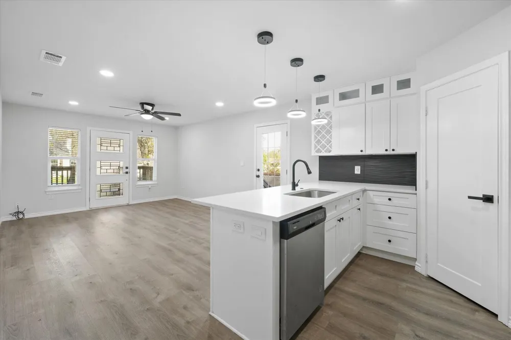 1122 S Oak Cliff Boulevard Dallas, TX 75208