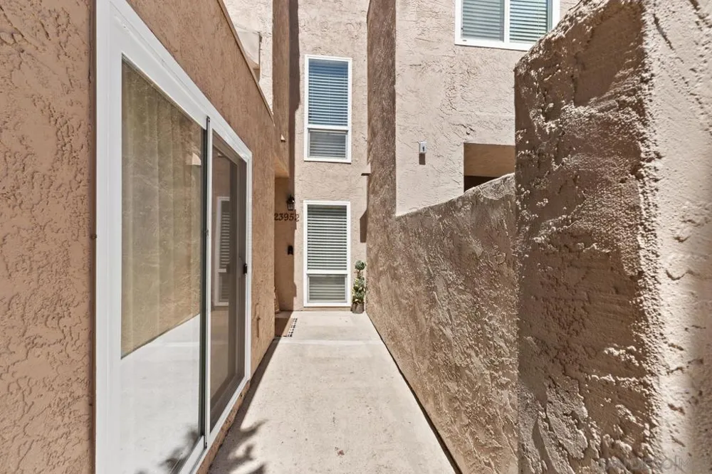 23952 Green Haven Ramona, CA 92065