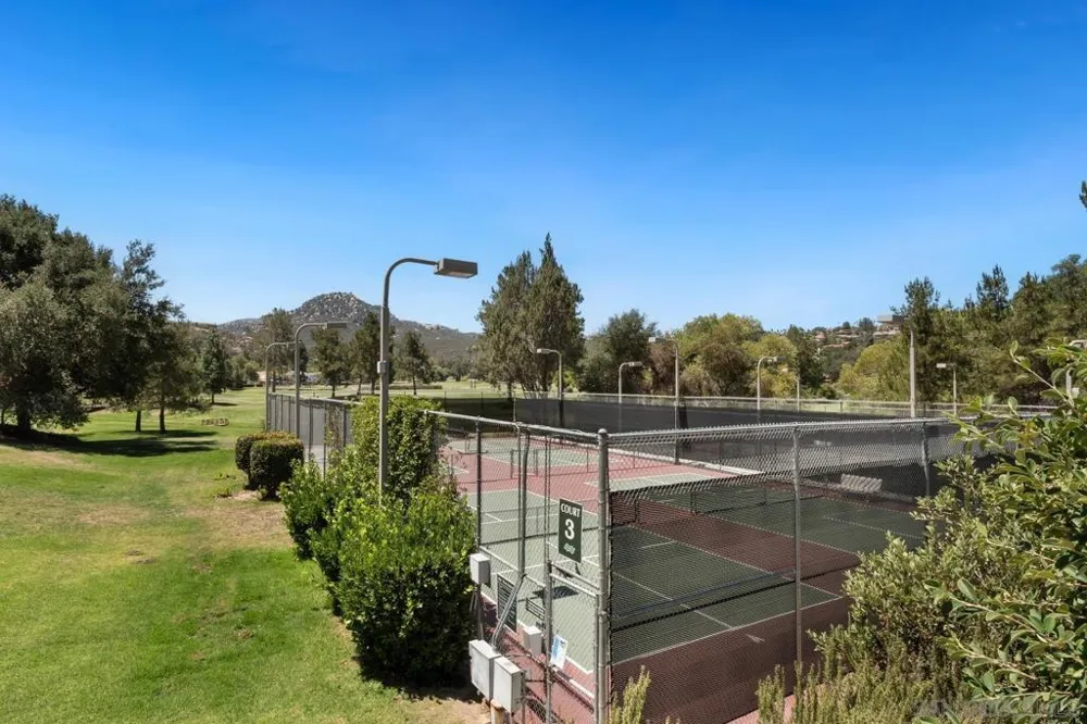 23952 Green Haven Ramona, CA 92065