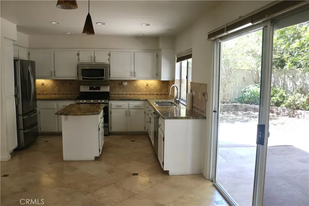 17 Cagney Lake Forest, CA 92610