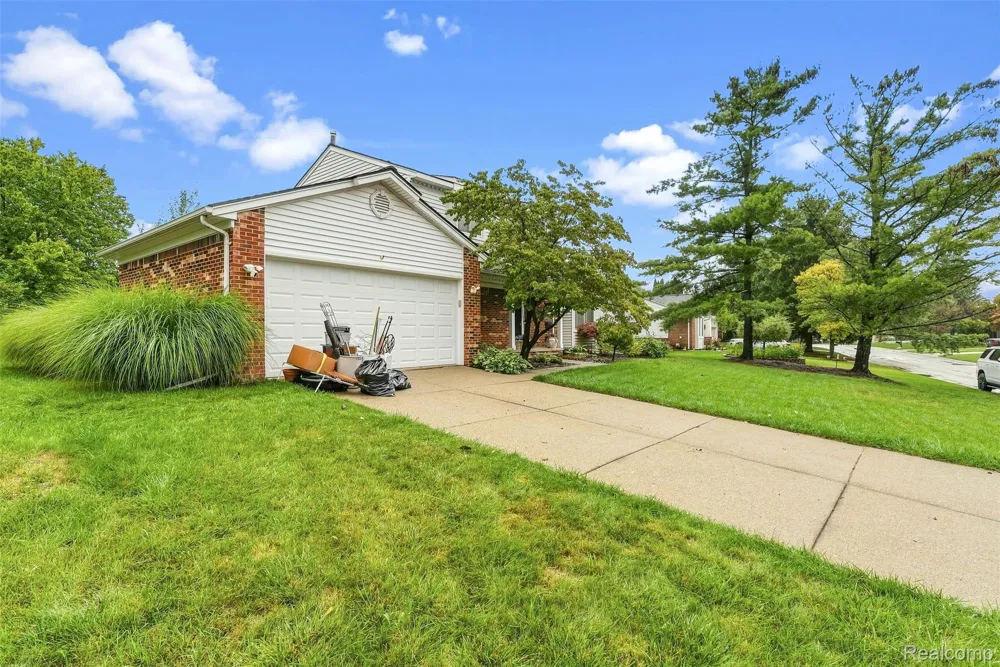 2326 Highsplint Drive Rochester Hills City, MI 48307