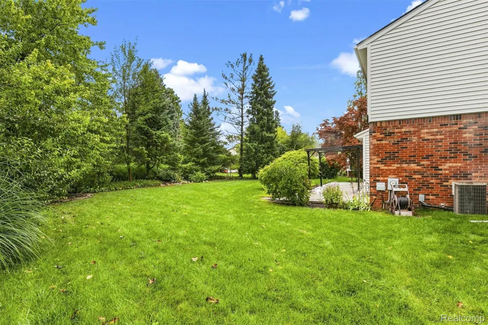 2326 Highsplint Drive Rochester Hills City, MI 48307