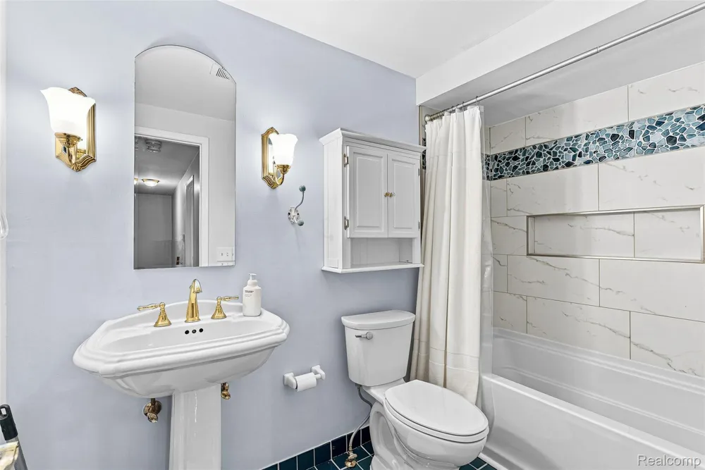 2326 Highsplint Drive Rochester Hills City, MI 48307
