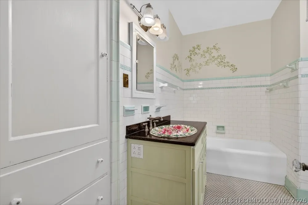 1110 S Cherokee Avenue Bartlesville, OK 74003