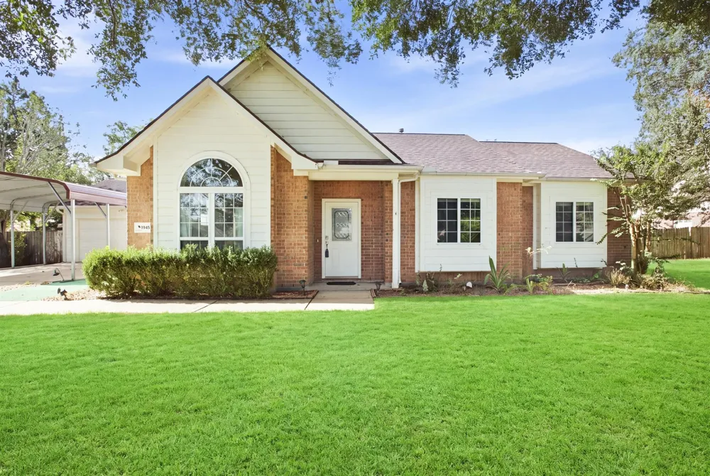 1945 Dorothy Lane Sealy, TX 77474