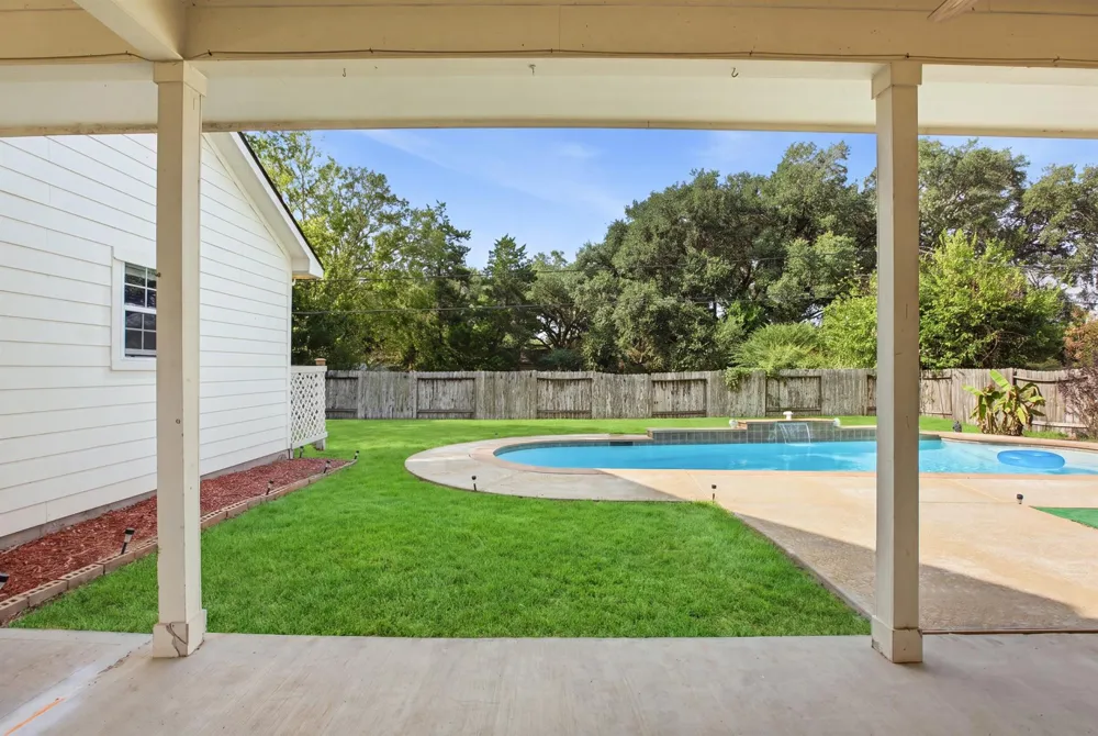 1945 Dorothy Lane Sealy, TX 77474