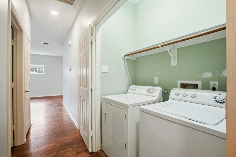 1945 Dorothy Lane Sealy, TX 77474