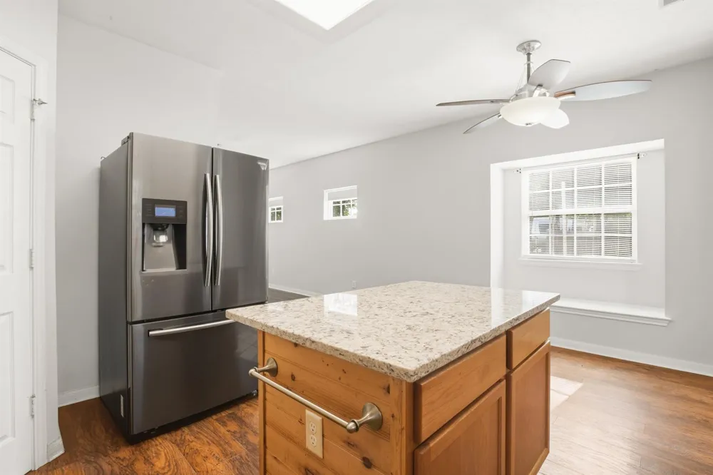 1945 Dorothy Lane Sealy, TX 77474