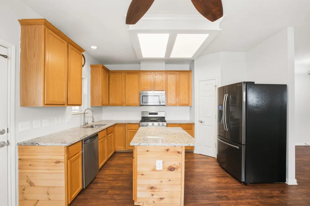 1945 Dorothy Lane Sealy, TX 77474