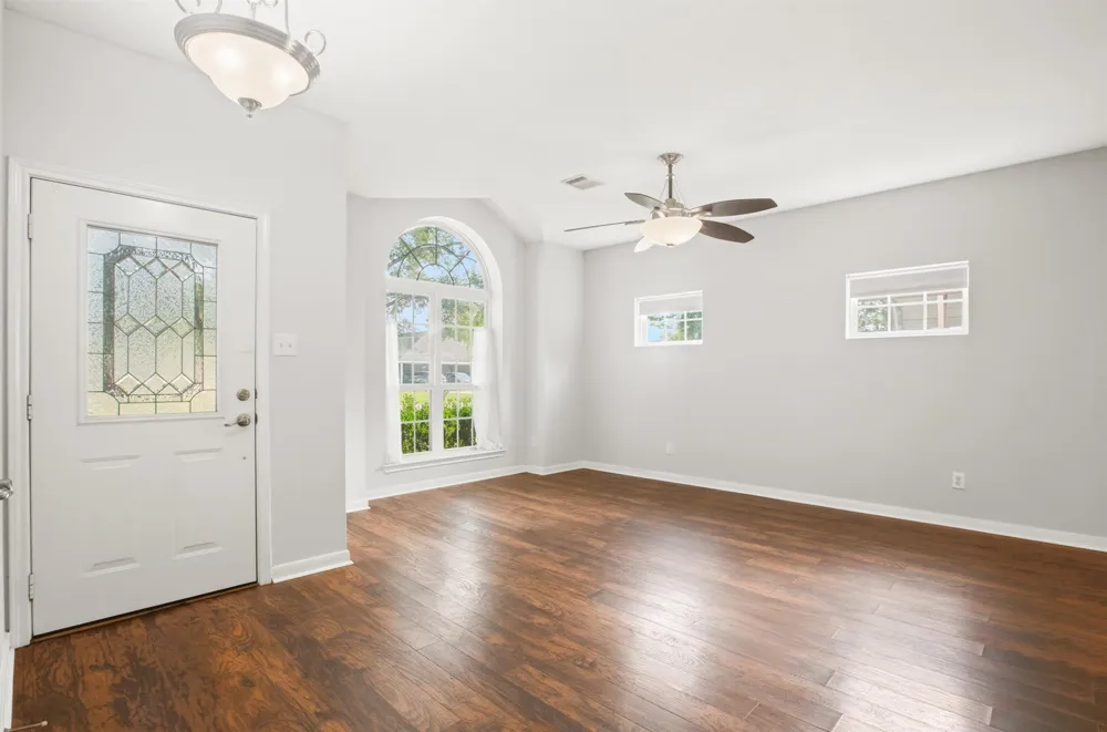 1945 Dorothy Lane Sealy, TX 77474