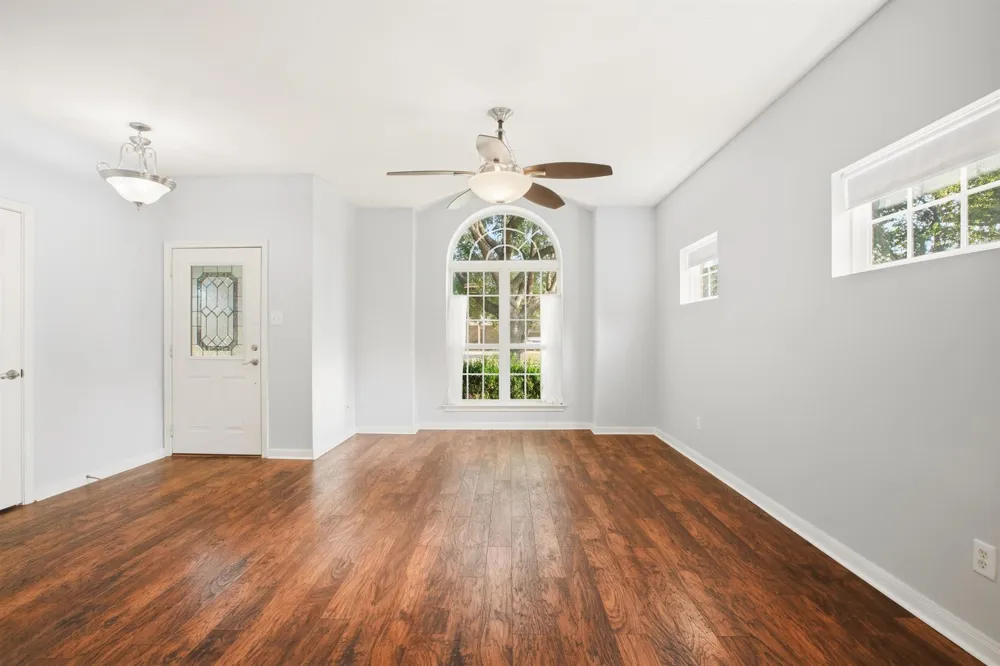 1945 Dorothy Lane Sealy, TX 77474