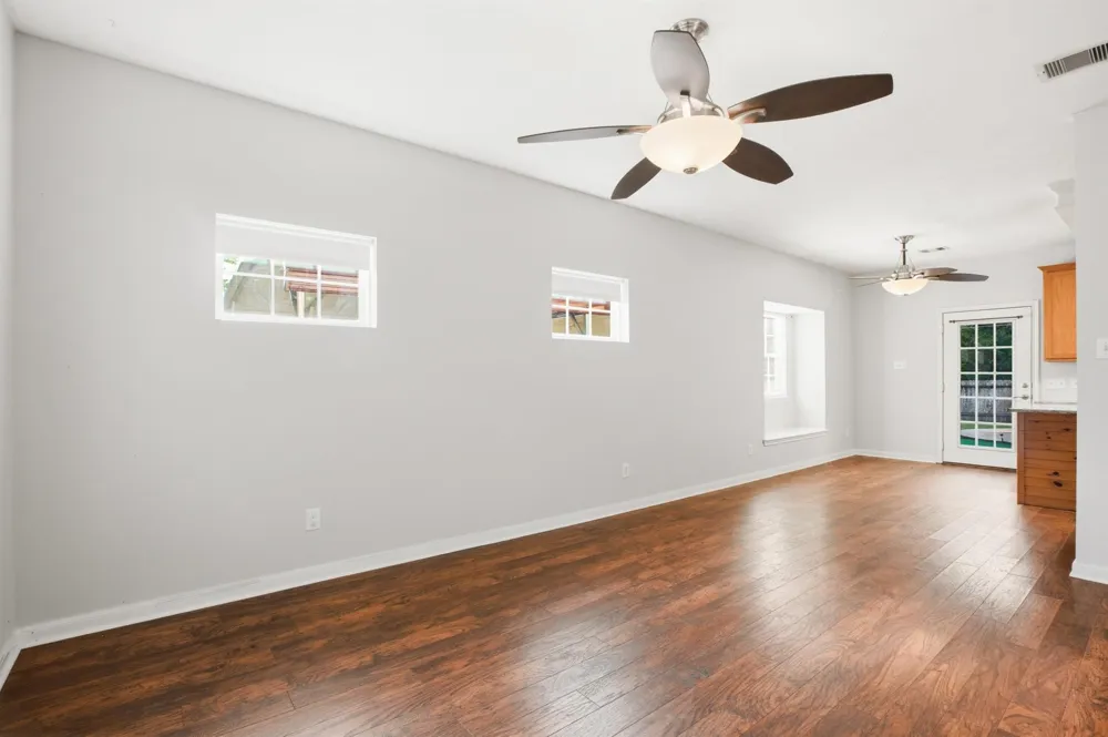1945 Dorothy Lane Sealy, TX 77474