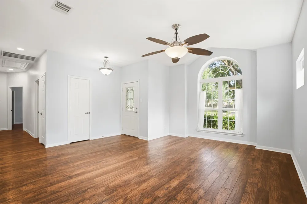 1945 Dorothy Lane Sealy, TX 77474