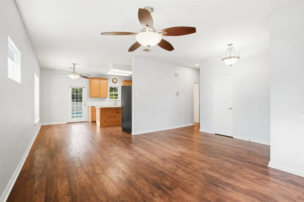 1945 Dorothy Lane Sealy, TX 77474