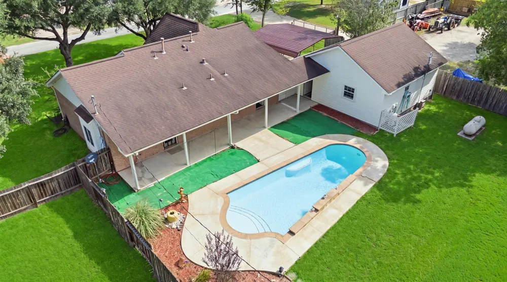 1945 Dorothy Lane Sealy, TX 77474