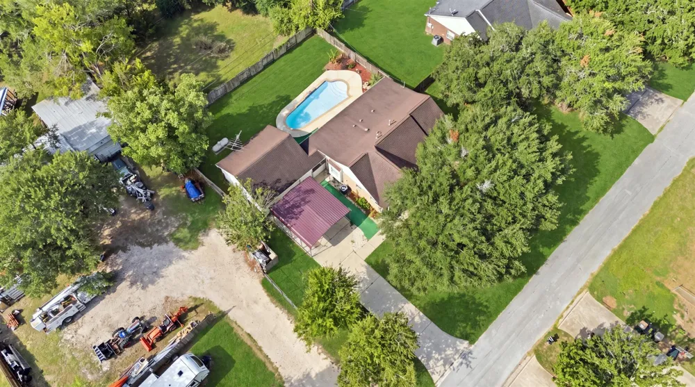 1945 Dorothy Lane Sealy, TX 77474