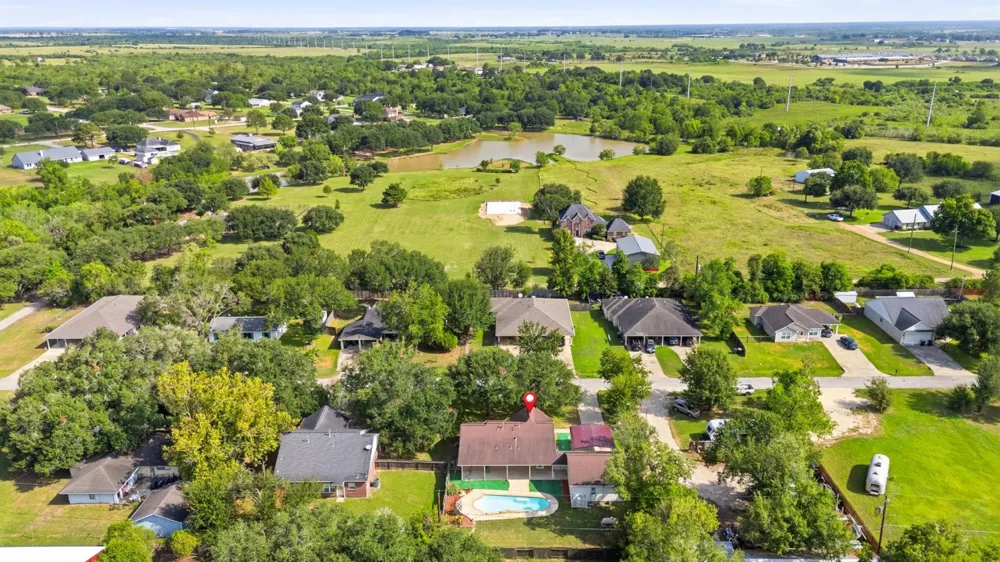 1945 Dorothy Lane Sealy, TX 77474