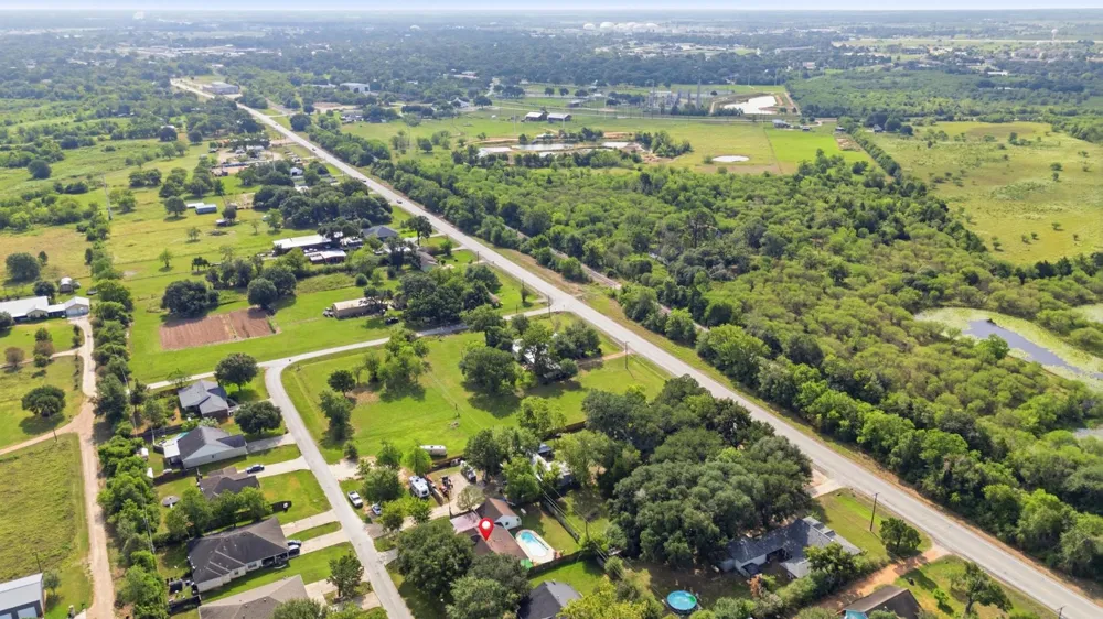1945 Dorothy Lane Sealy, TX 77474