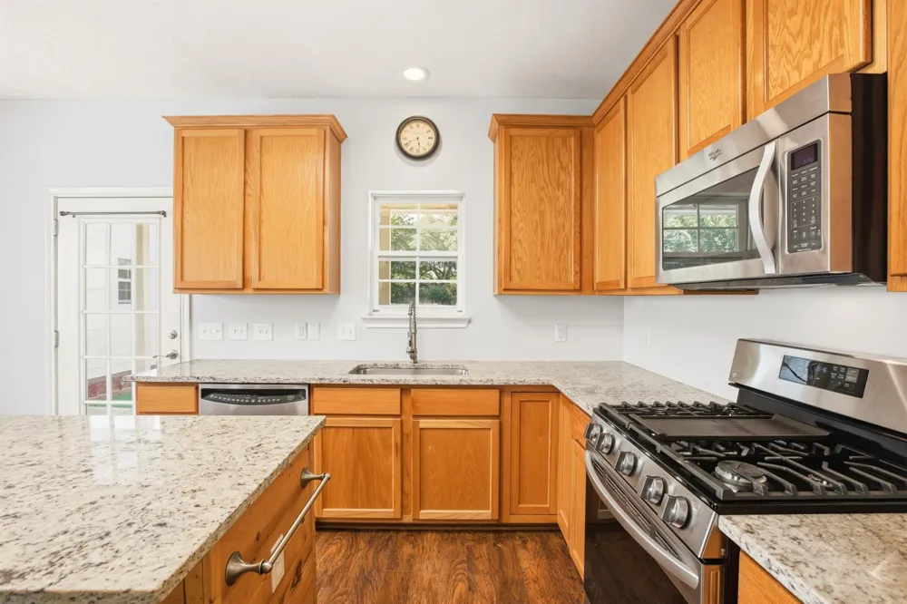 1945 Dorothy Lane Sealy, TX 77474