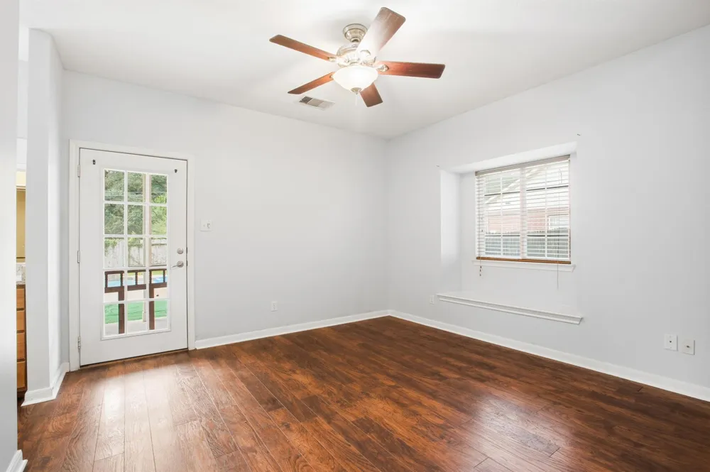 1945 Dorothy Lane Sealy, TX 77474
