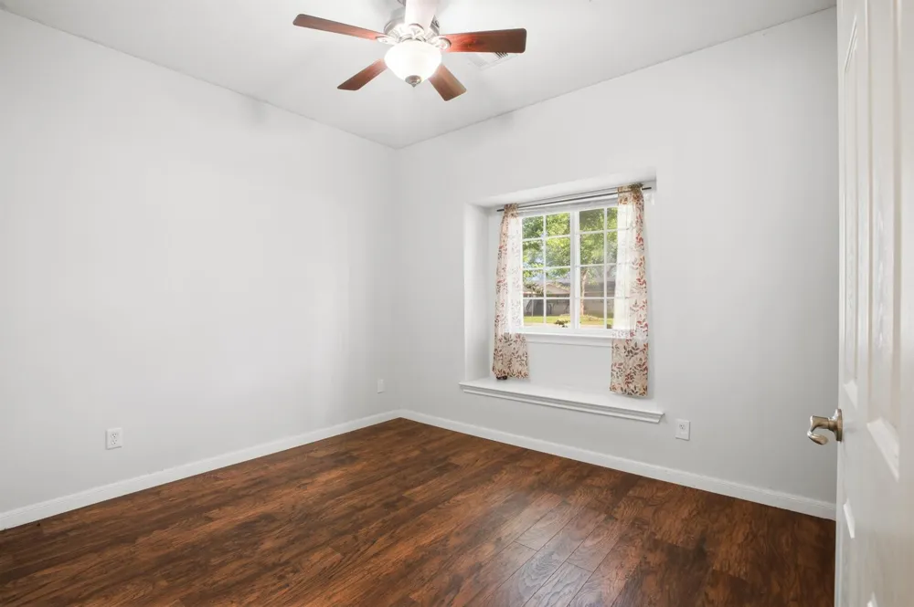 1945 Dorothy Lane Sealy, TX 77474