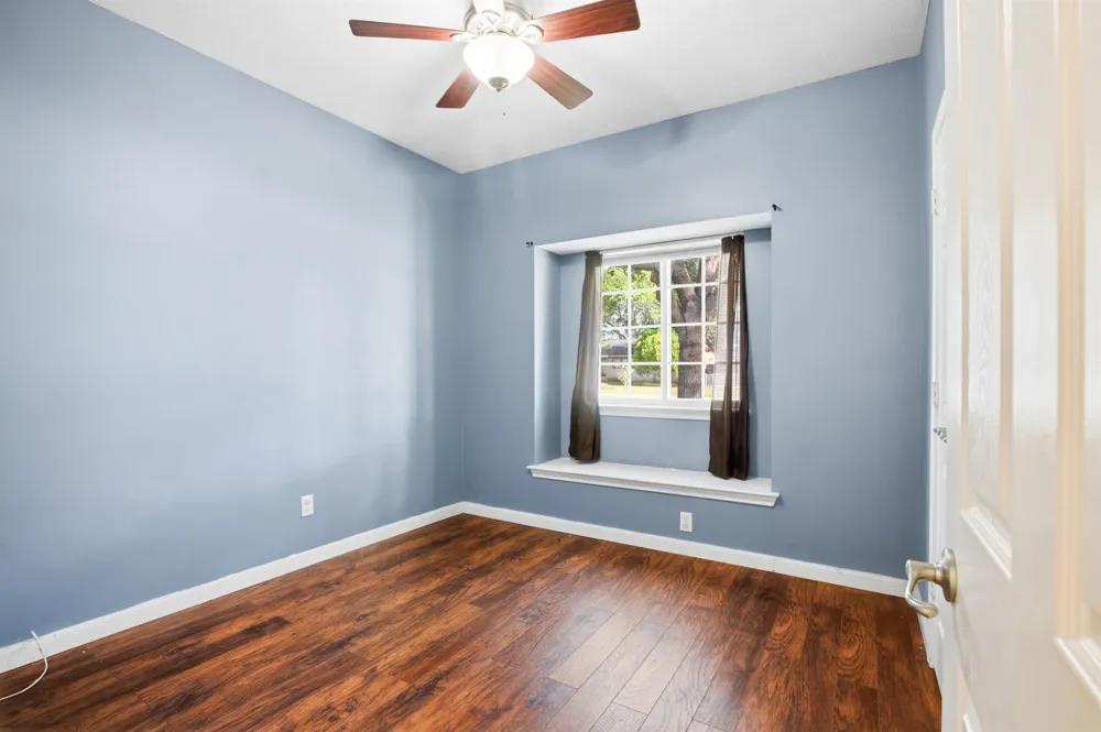 1945 Dorothy Lane Sealy, TX 77474
