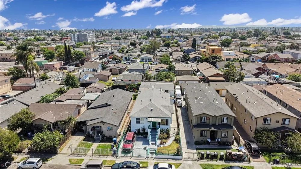 828 W 73rd Street Los Angeles, CA 90044