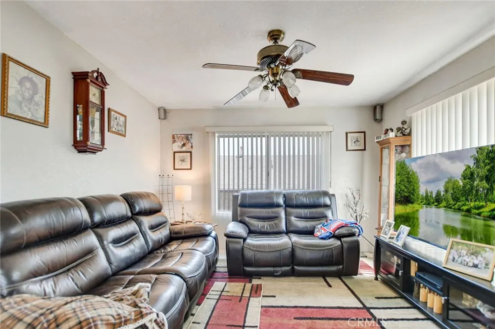828 W 73rd Street Los Angeles, CA 90044