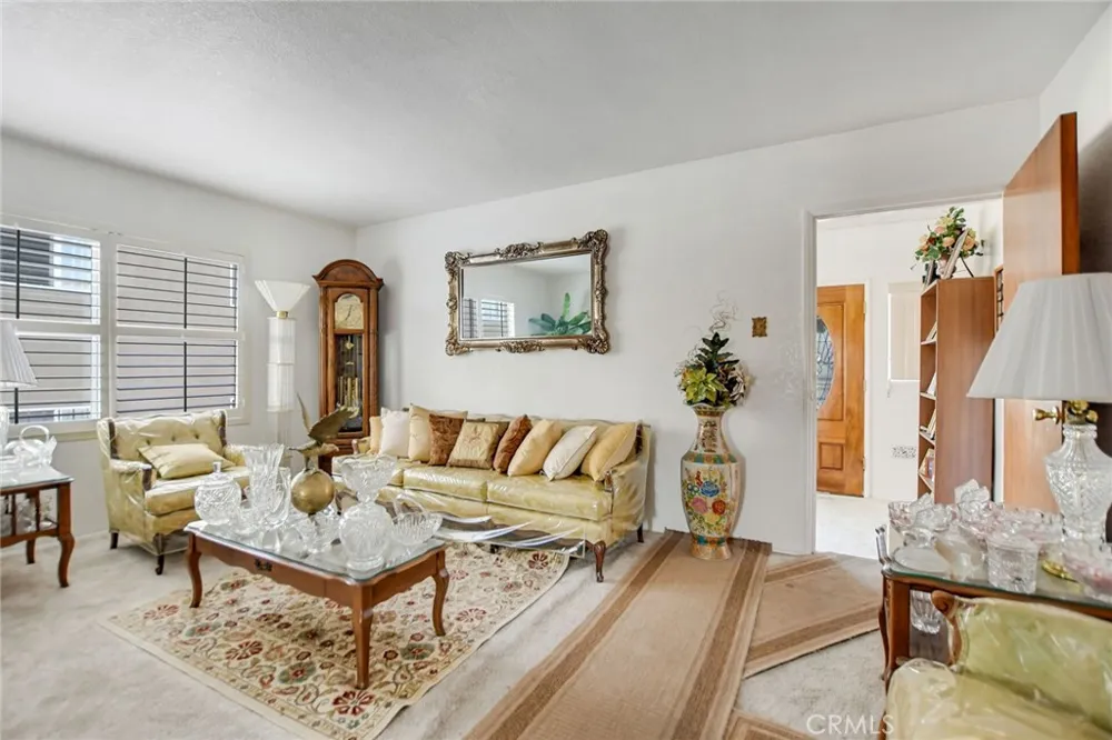 828 W 73rd Street Los Angeles, CA 90044