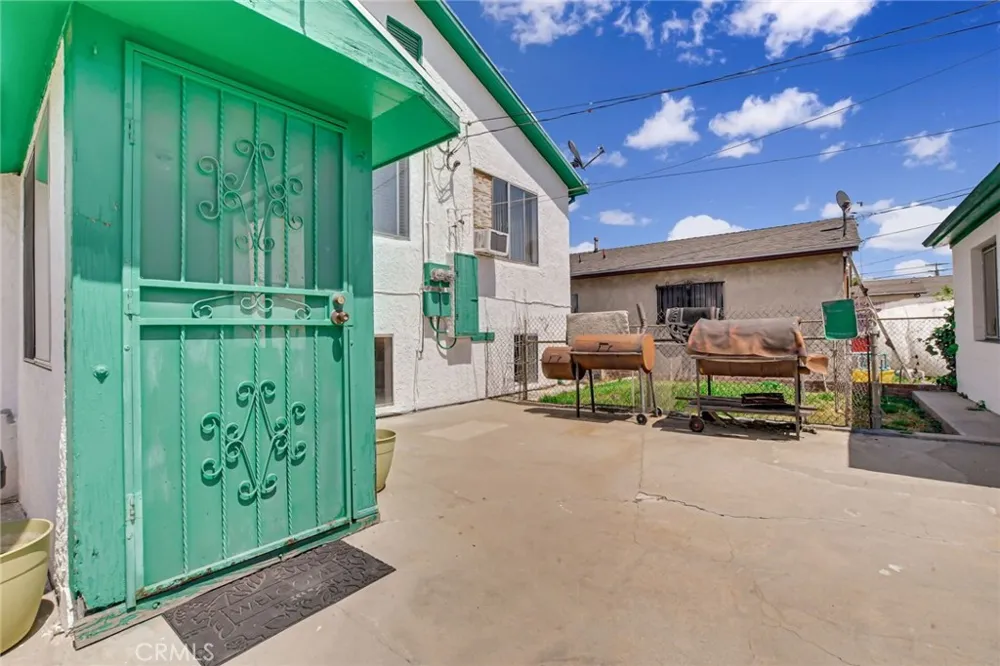 828 W 73rd Street Los Angeles, CA 90044