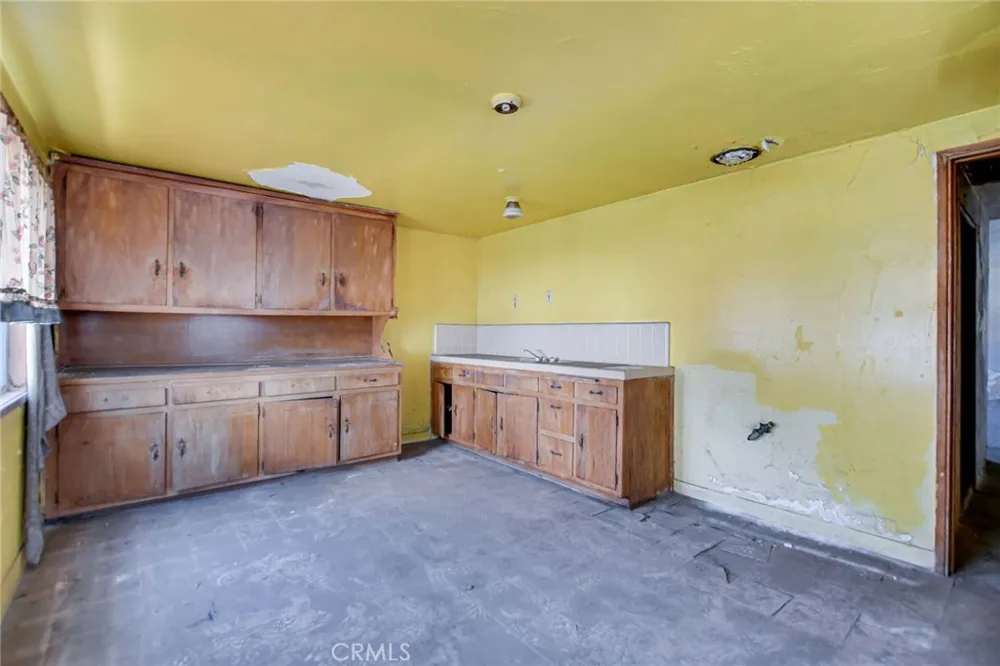 828 W 73rd Street Los Angeles, CA 90044