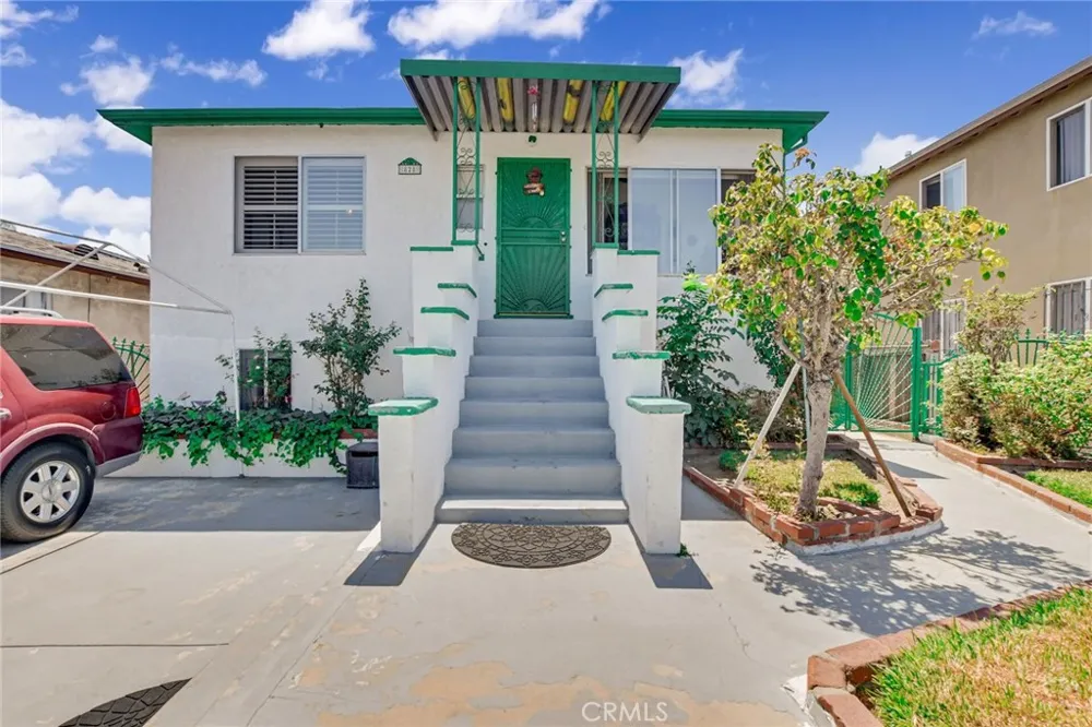 828 W 73rd Street Los Angeles, CA 90044
