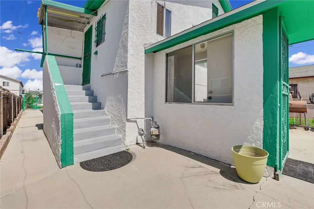 828 W 73rd Street Los Angeles, CA 90044