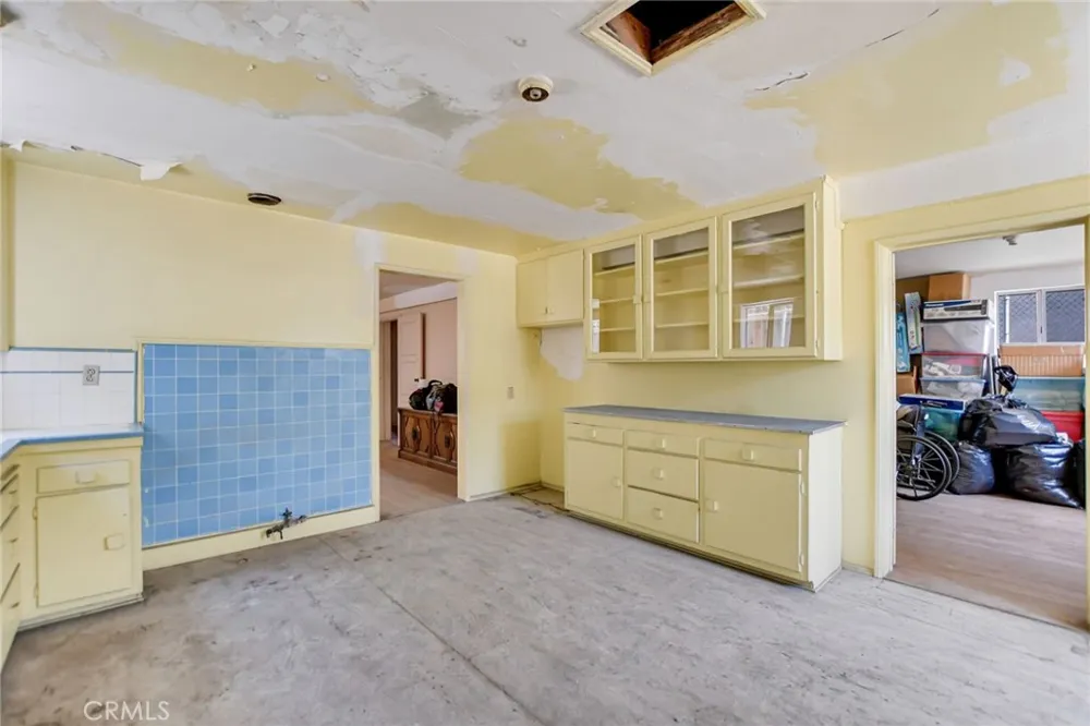 828 W 73rd Street Los Angeles, CA 90044