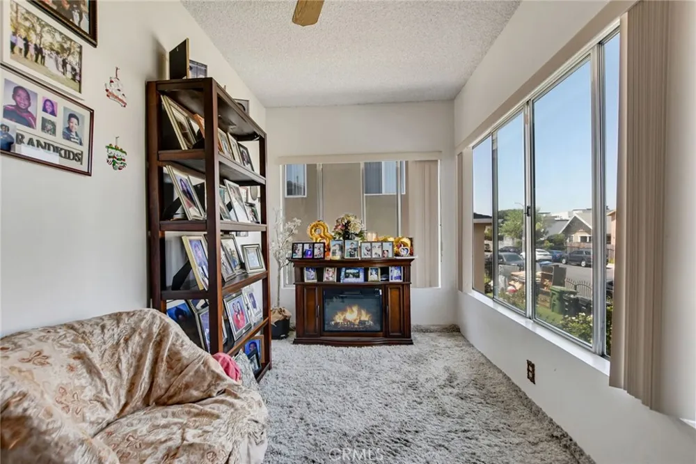 828 W 73rd Street Los Angeles, CA 90044