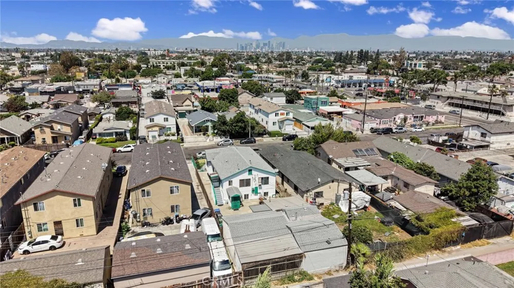 828 W 73rd Street Los Angeles, CA 90044