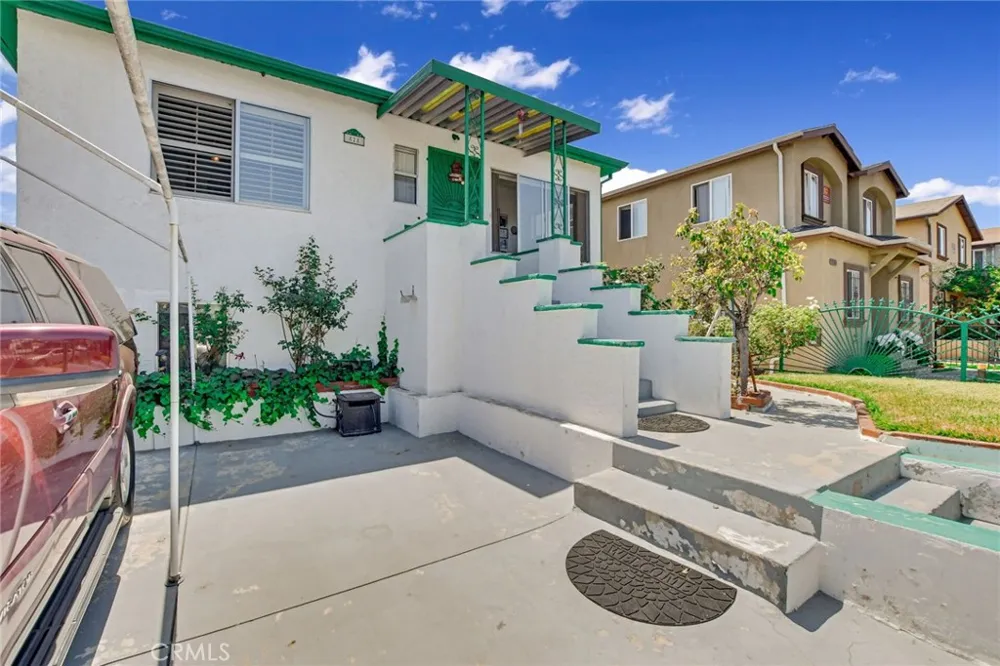 828 W 73rd Street Los Angeles, CA 90044
