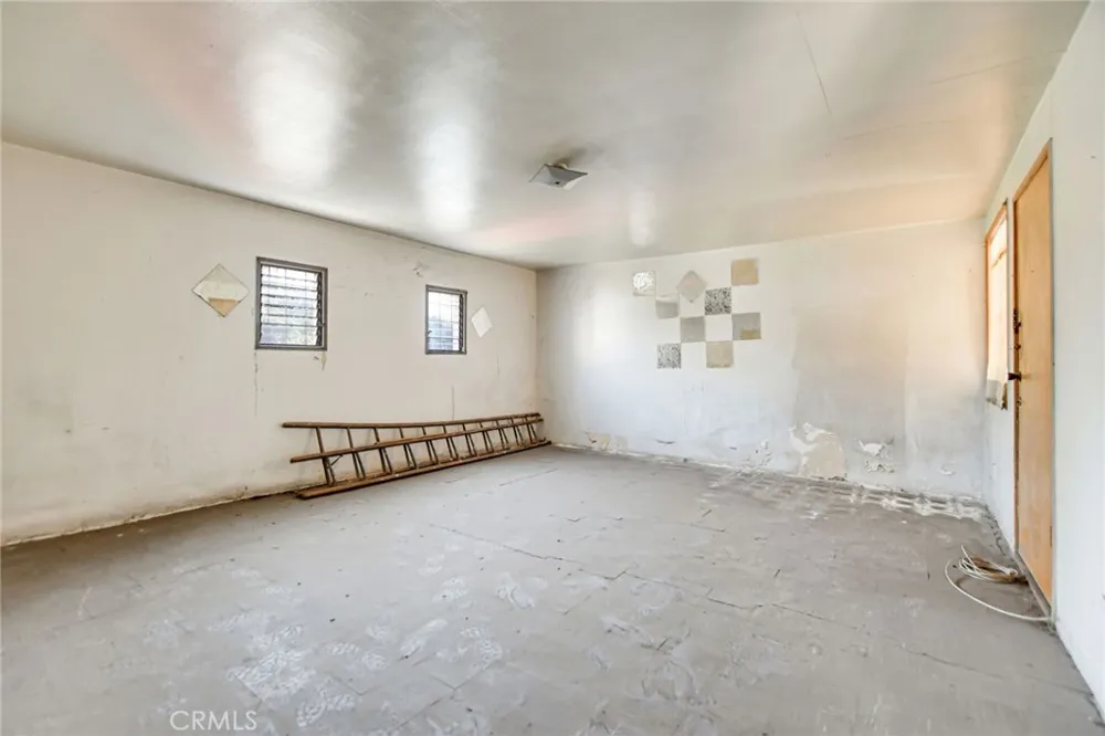 828 W 73rd Street Los Angeles, CA 90044